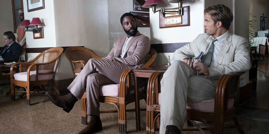 Fotograma de la película «Tenet» (Christopher Nolan, 2020), con John David Washington (izquierda) y Robert Pattinson.